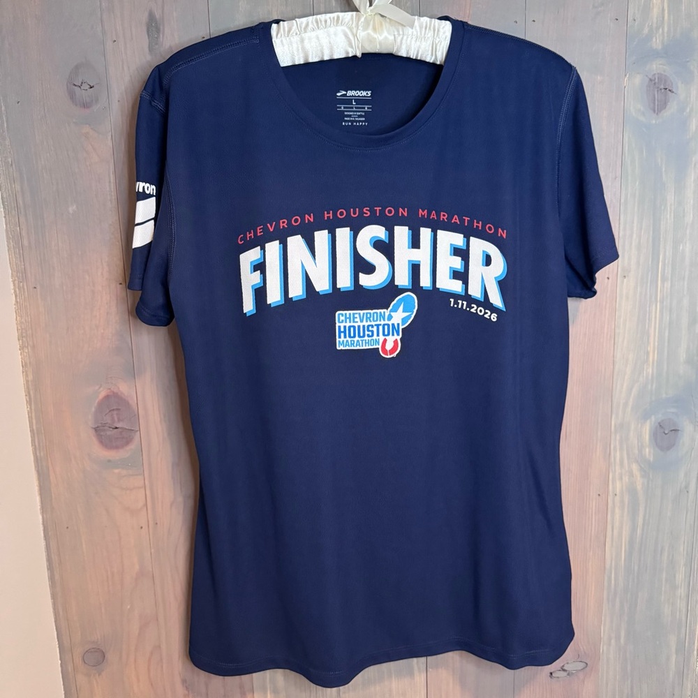 Brooks 2026 Chevron Houston Marathon Finisher Tee Navy Large